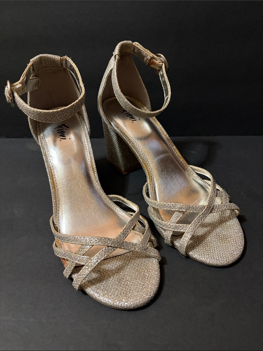 FIONI Clothing Glitter Ankle-Strap Block Heels in Metallic Silver Size 7